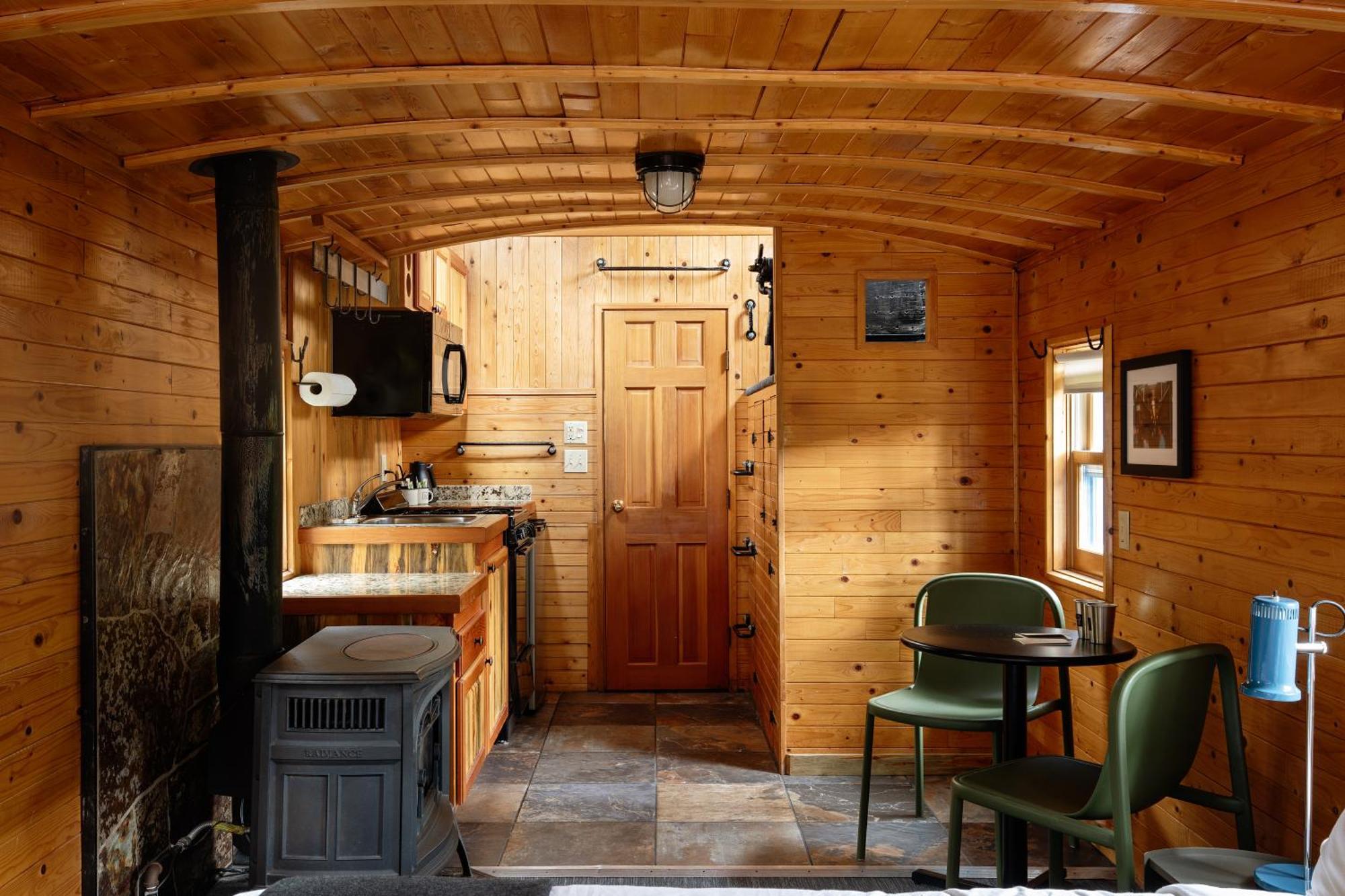 Loge Glacier National Park Essex エクステリア 写真