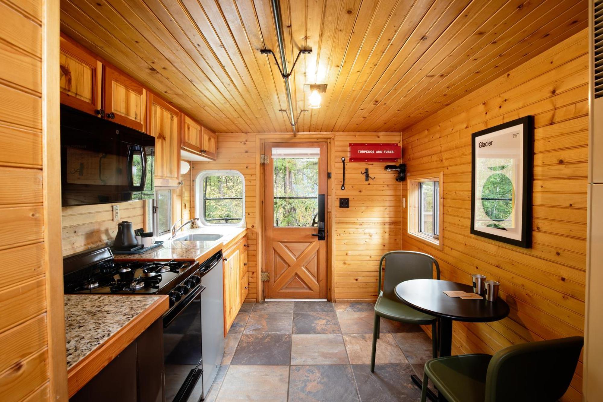 Loge Glacier National Park Essex エクステリア 写真