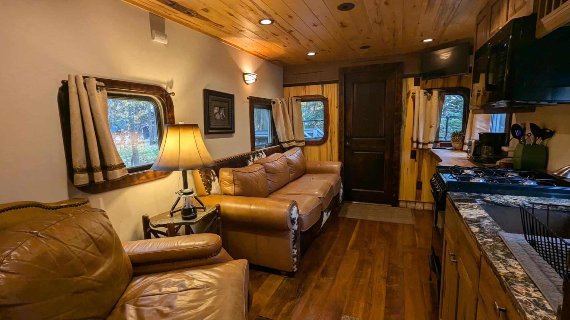 Loge Glacier National Park Essex 部屋 写真