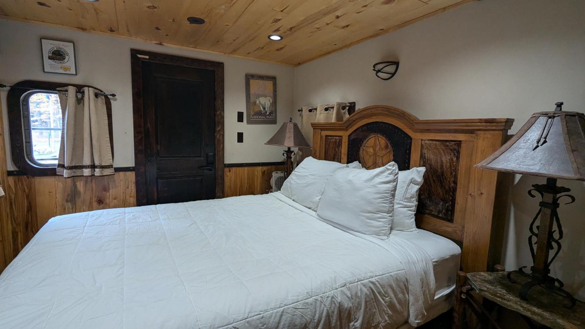 Loge Glacier National Park Essex 部屋 写真